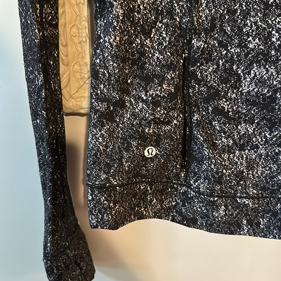 LULULEMON | Outrun the Elements 1/2 Zipper - Picture 12 of 16